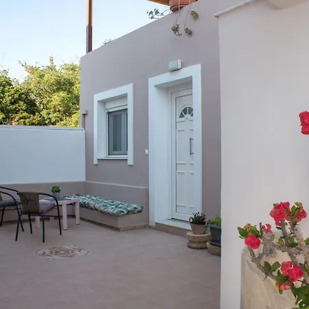 Maria's Little דירה